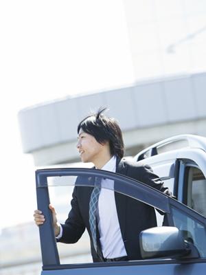 ユニック車の買取・販売などを行っています。